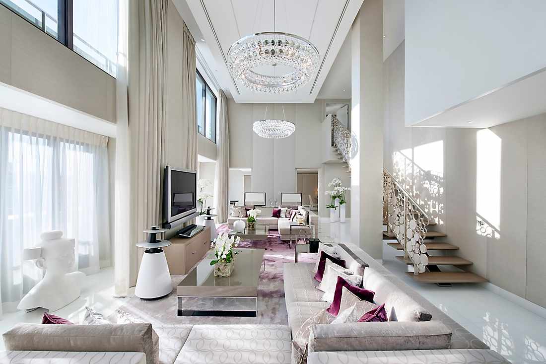 Mandarin Penthouse Suite high ceiling